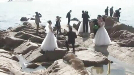 <b>威海电视台全程报道集体婚礼 新人对集体婚礼感受</b>