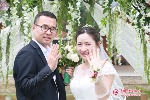 2018年10月5日北京集体婚礼：第二十五届“爱情海”草坪个性集体婚礼