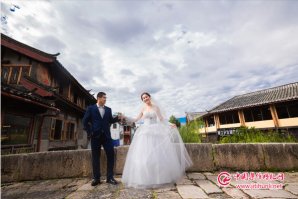 2018年9月9日丽江集体婚礼一对新人婚纱古城篇
