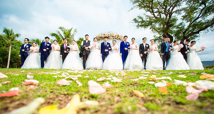 2021年4月25日三亚集体婚礼：第140届浪漫天涯、海南婚礼、草坪婚礼、椰林婚礼
